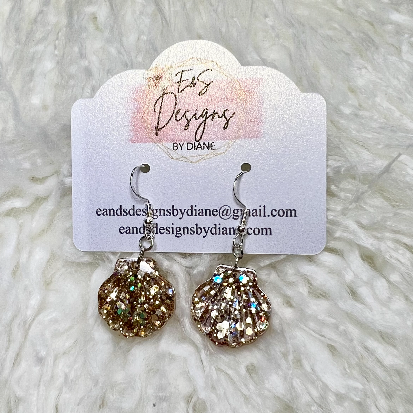 Shell-Small Rounded Gold Resin Earrings